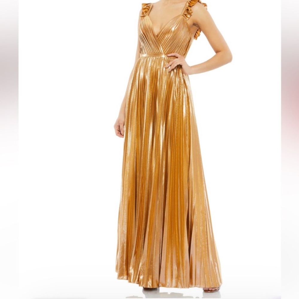 IEENA for MAC DUGGAL Pleated Ruffle Sleeveless Gown. Color: Gold. Size: 8